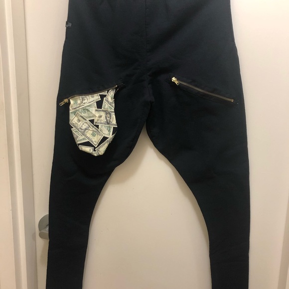 Clothes - Picture 10 of 16